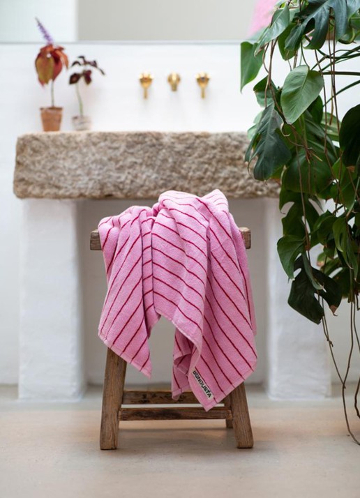 Bongusta Naram badlaken - 600 gr/m2 - 150 x 100 cm - voorkant 2 roze