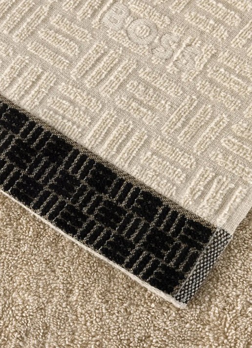 BOSS Dedale badlaken 90 x 150 cm - voorkant 3 beige
