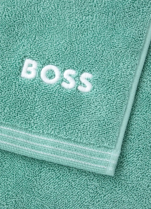 BOSS Edge badhanddoek 50 x 100 cm - voorkant 2 zeegroen