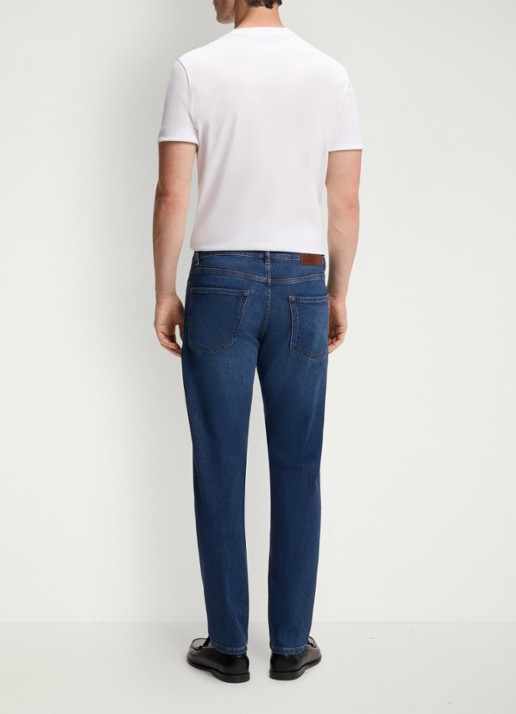 BOSS Maine regular fit jeans met donkere wassing - achterkant indigo