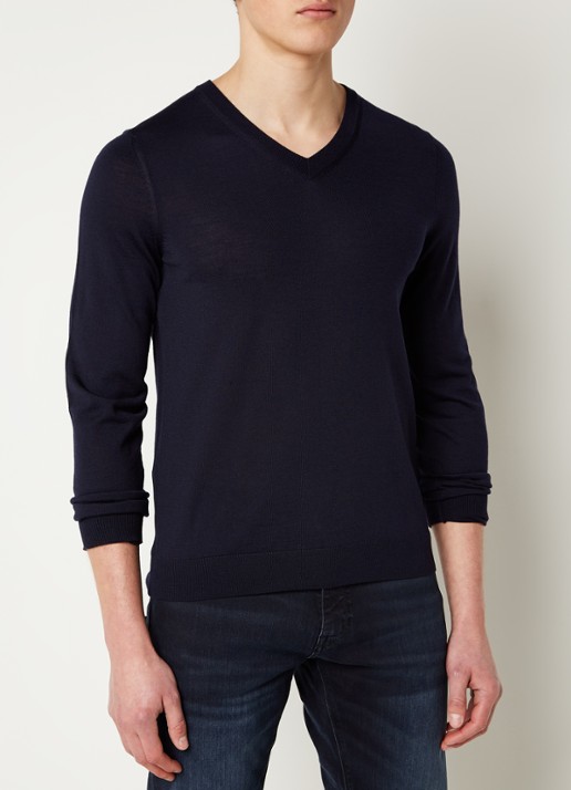 BOSS Melba-P fijngebreide pullover van scheerwol met V-hals - detail 4 donkerblauw