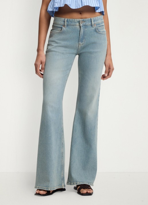 BOSS Mid waist flared jeans met lichte wassing