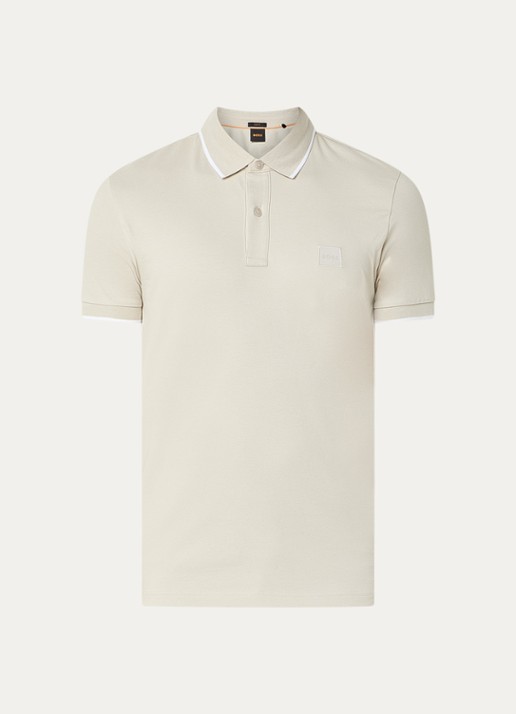 BOSS Passertip slim fit polo van piqué katoen met logo - voorkant 3 zand