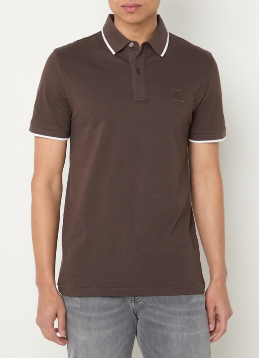 BOSS Passertip slim fit polo van piqué katoen met logo - detail 4 bruin