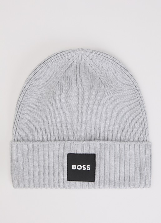 BOSS Ribgebreide muts met logo - voorkant lichtgrijs
