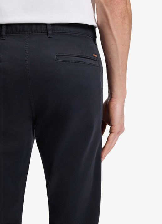 BOSS Slim-fit satijnen chino van stretchkatoen - detail 6 dark blue-404 / blauw