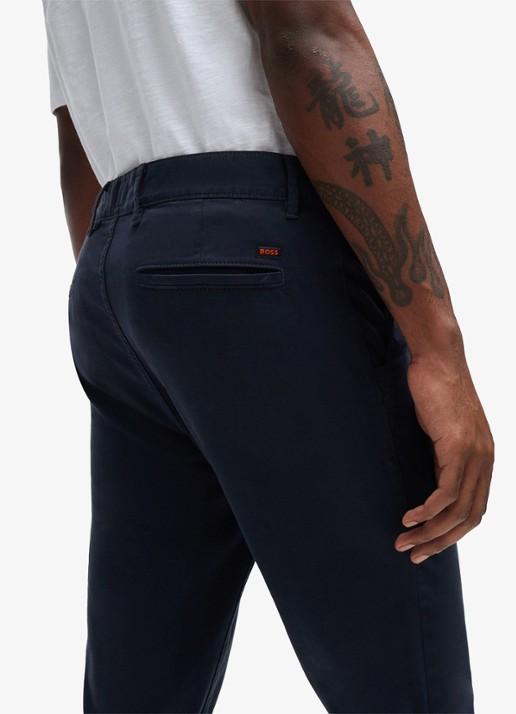 BOSS Slim-fit satijnen chino van stretchkatoen - detail 7 dark blue-404 / blauw