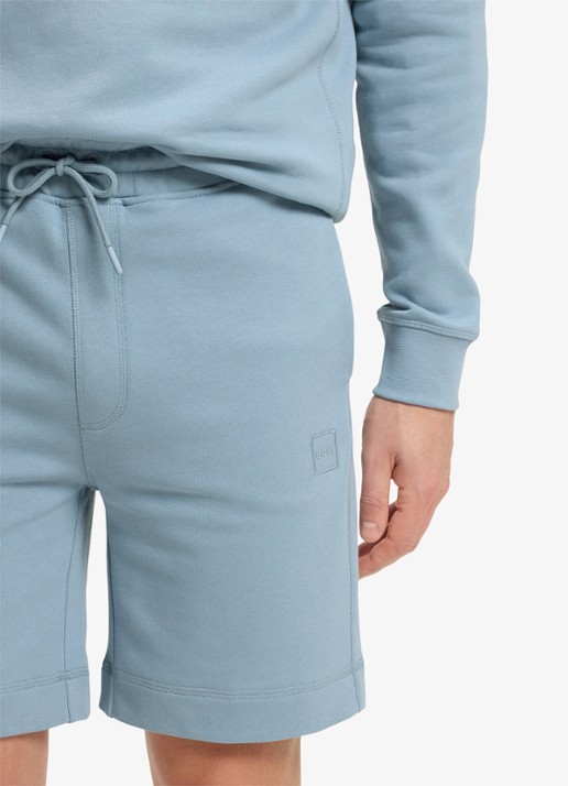 BOSS Straight fit korte broek van sweatstof met logopatch - detail 3 light/pastel blue-458 / blauw