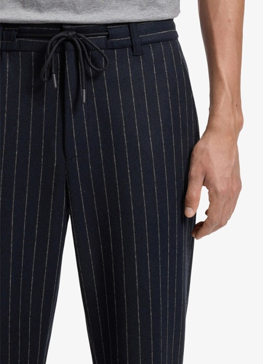 BOSS Tapered fit chino in wolblend met krijtstreep en trekkoord - detail 5 donkerblauw