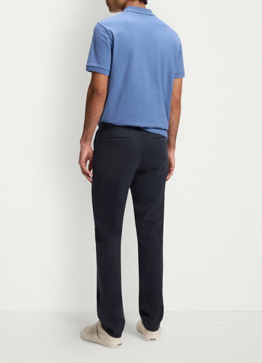 BOSS Tapered fit chino met steekzakken - achterkant donkerblauw
