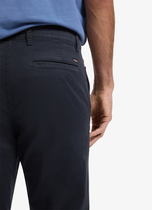 BOSS Tapered fit chino met steekzakken - detail 4 donkerblauw