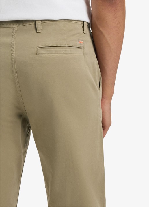 BOSS Tapered fit chino met steekzakken - detail 7 khaki