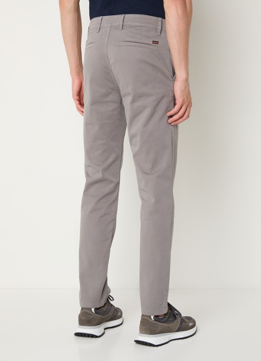 BOSS Tapered fit chino met steekzakken - achterkant 5 lichtgrijs