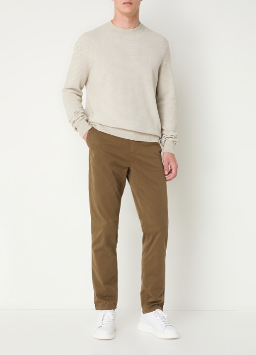 BOSS Tapered fit chino met steekzakken - voorkant 2 mosgroen