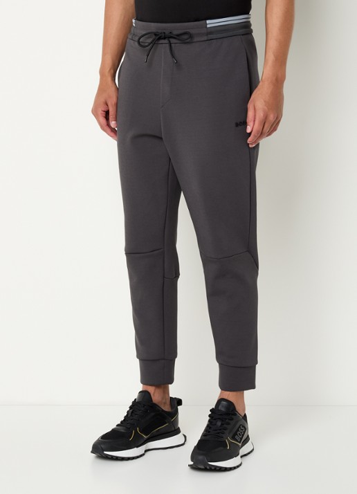 BOSS Tapered fit joggingbroek met steekzakken - detail 2 donkergrijs