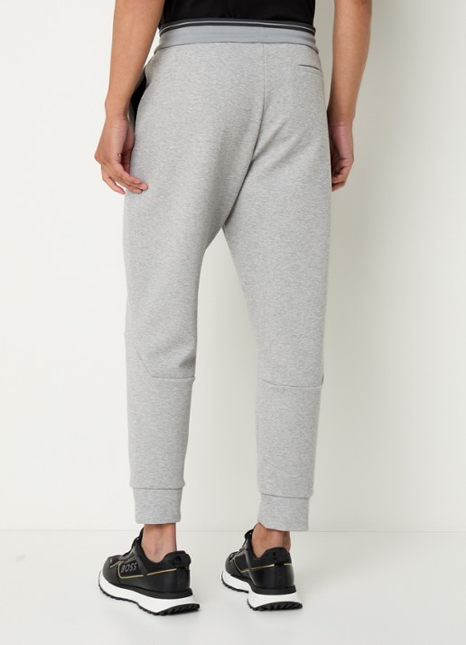 BOSS Tapered fit joggingbroek met steekzakken - achterkant lichtgrijs