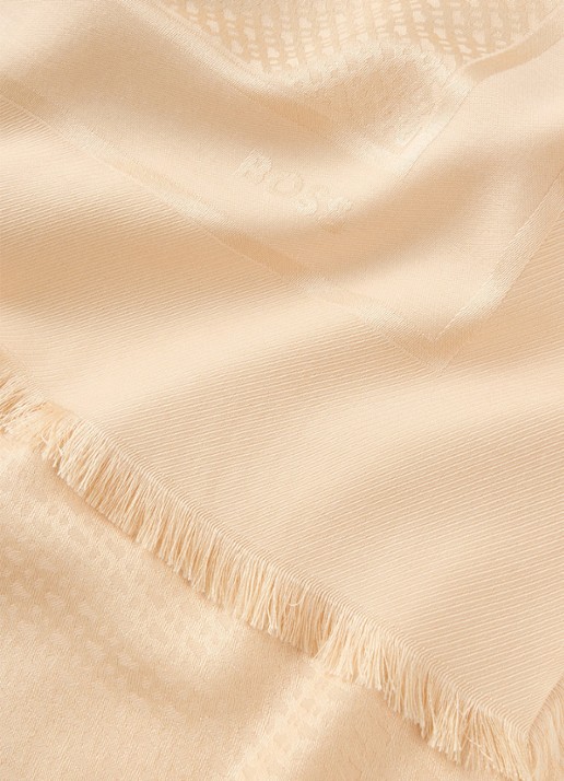 BOSS Zelma sjaal in zijdeblend met logoprint 110 x 110 cm - detail light /pastel pink-681 / roze