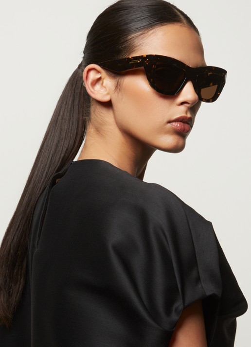 Bottega Veneta Cat Eye zonnebril BV1218S - voorkant 2 donkerbruin