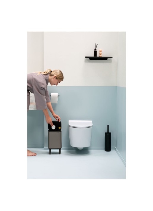 Brabantia Bo Hi afvalemmer 4 liter met kunststof binnenemmer - voorkant 2 zilver