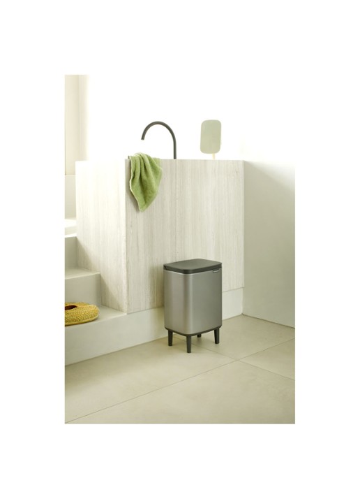 Brabantia Bo Hi afvalemmer 7 liter met kunststof binnenemmer - voorkant 2 zilver