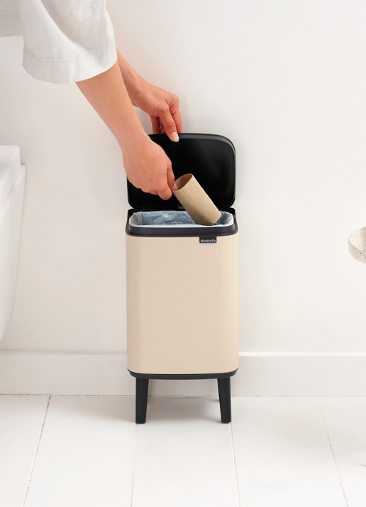 Brabantia Bo Hi prullenbak 4 liter - detail 5 beige