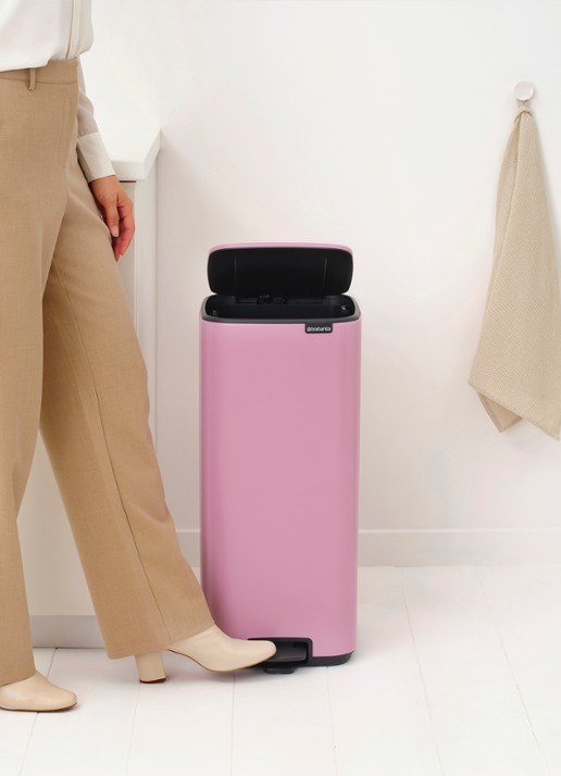 Brabantia Bo pedaalemmer 30 liter - detail 3 donkerroze