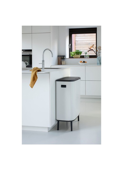 Brabantia Bo Touch Bin Hi prullenbak met deksel op pootjes 60 liter - detail 5 wit