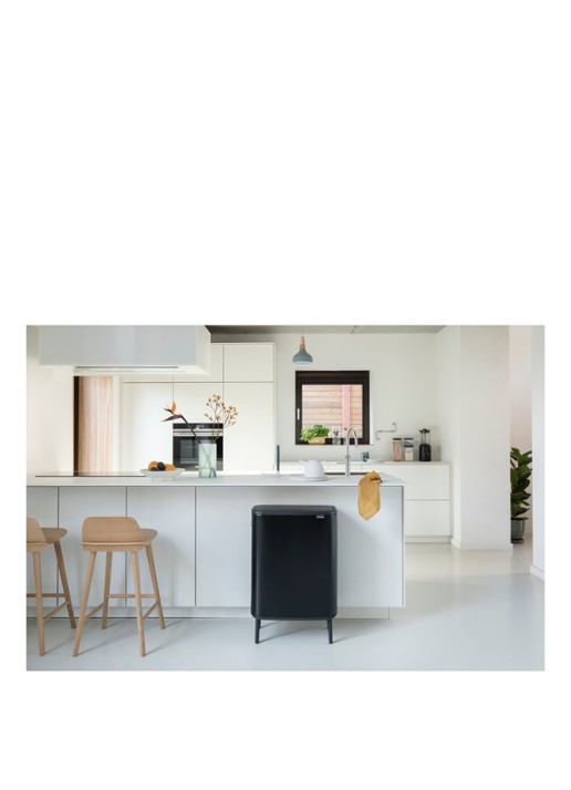 Brabantia Bo Touch Bin Hi prullenbak met deksel op pootjes 60 liter - voorkant 2 zwart