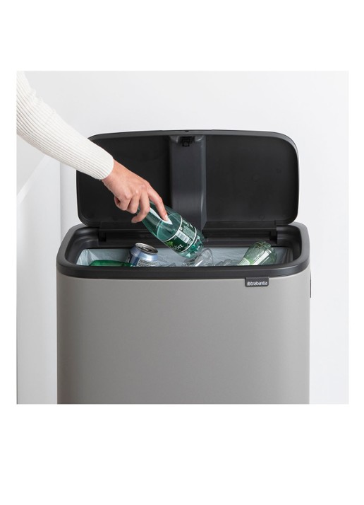 Brabantia Bo Touch Bin Hi prullenbak met deksel op pootjes 60 liter - detail 4 grijs