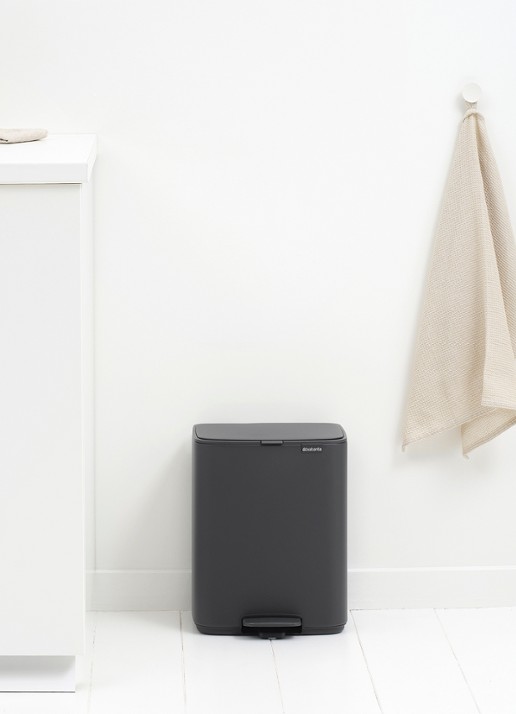 Brabantia Bo Touch Bin  prullenbak met deksel op pootjes 3 x 11 liter - detail 6 grijs