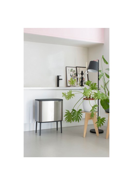 Brabantia Bo Touch Bin prullenbak met deksel op pootjes 36 liter - detail 6 zilver