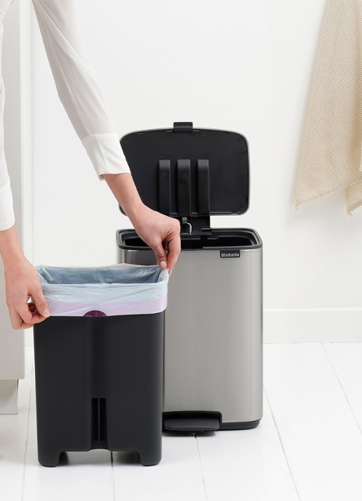 Brabantia Bo Touch Bin recyling duo prullenbak met deksel op pootjes 11 + 23 liter - detail 4 zilver