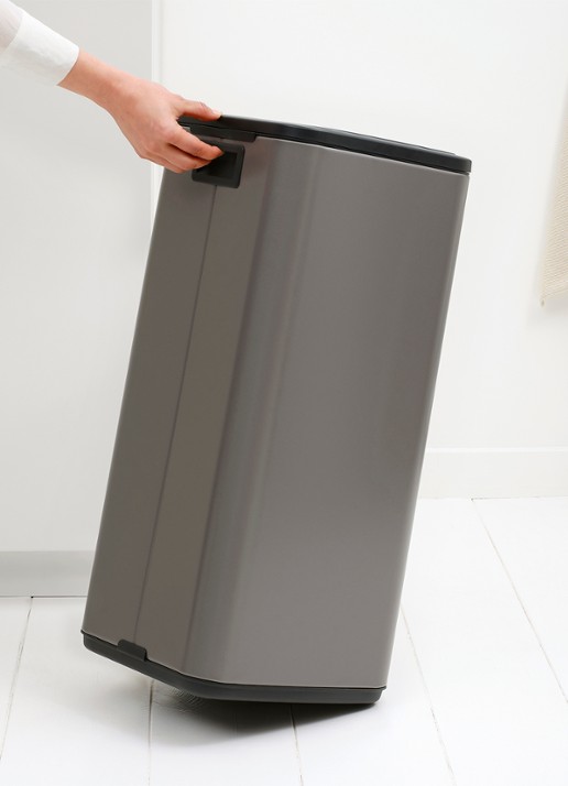 Brabantia Bo touch prullenbak 30 liter - detail 5 grijs