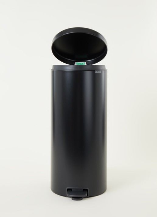 Brabantia NewIcon pedaalemmer 30 liter - voorkant 5 zwart