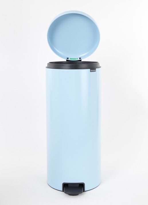 Brabantia NewIcon pedaalemmer 30 liter - voorkant 2 lichtblauw
