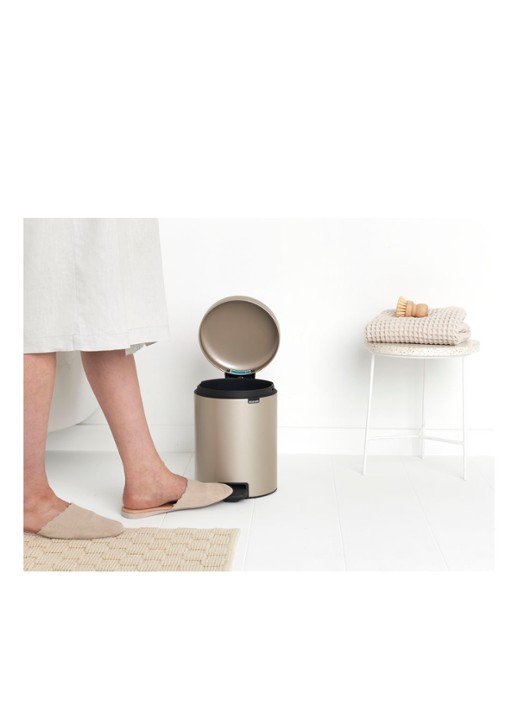 Brabantia Newlcon pedaalemmer 5 liter - detail 7 beige