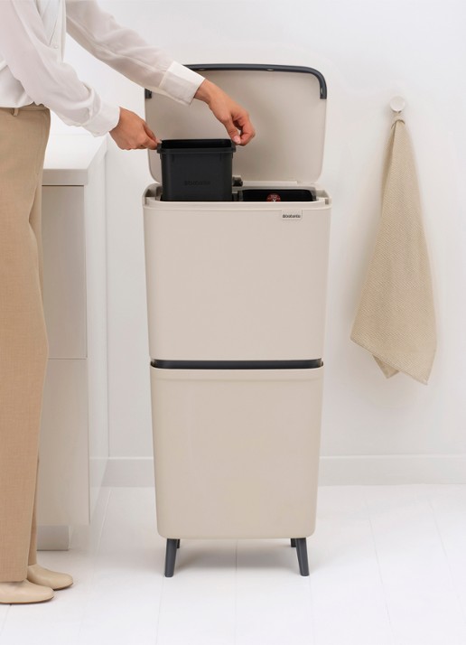 Brabantia SortUp prullenbak met deksel 45 liter - detail 4 beige