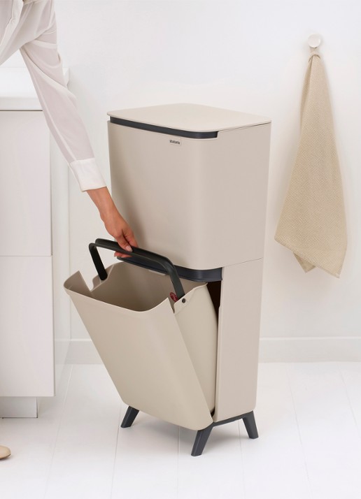 Brabantia SortUp prullenbak met deksel 45 liter - detail 4 beige