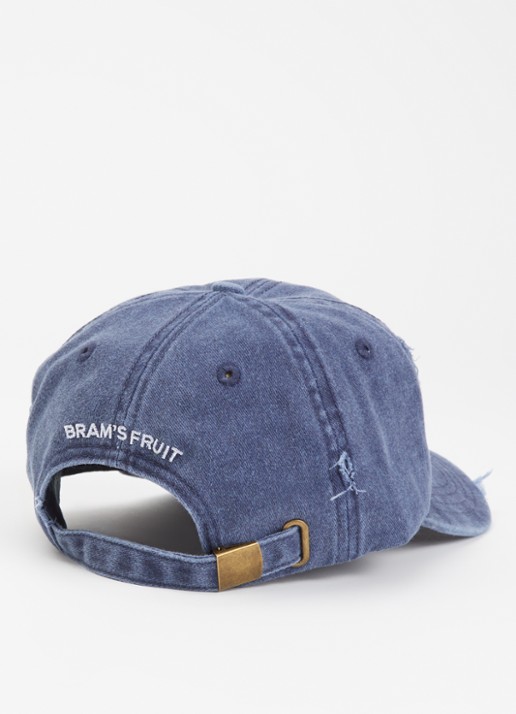 Bram's Fruit Pet van denim met destroyed afwerking en logo - detail donkerblauw