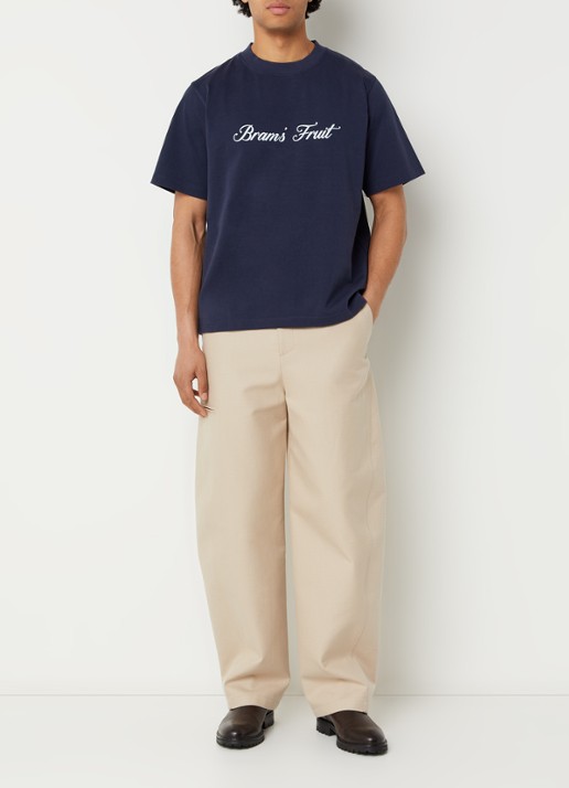 Bram's Fruit Script T-shirt met logo - voorkant 2 donkerblauw