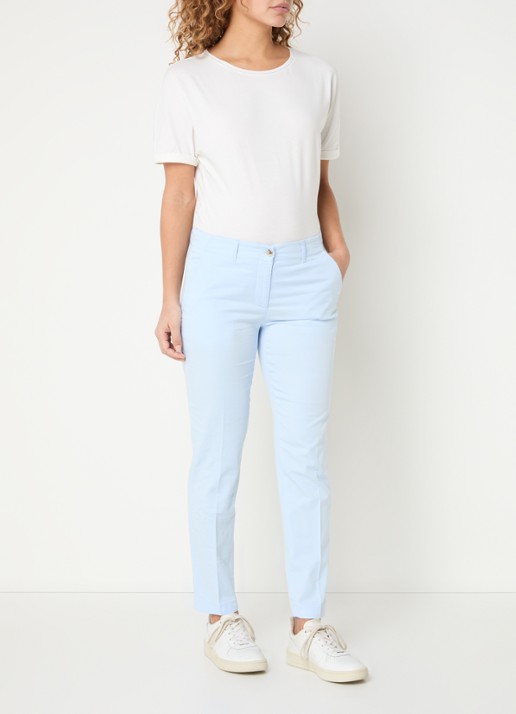 BRAX Maron mid waist cropped tapered fit chino met steekzakken - voorkant 2 lichtblauw