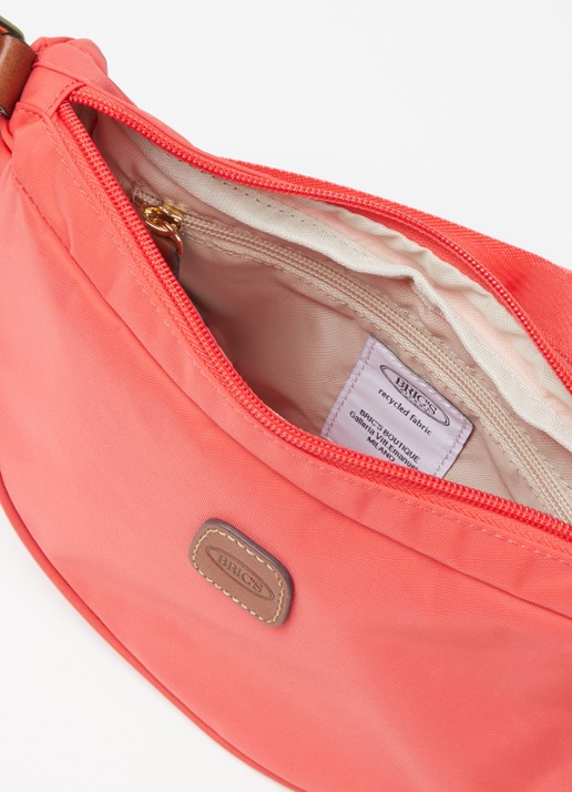 Bric's Halfmoon Small crossbodytas met logo - detail 3 koraalrood