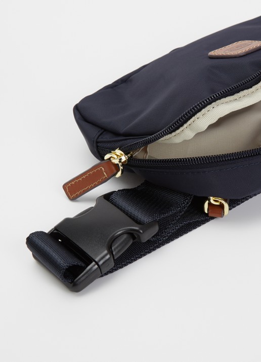Bric's X-Collection heuptas met logo - detail 3 donkerblauw