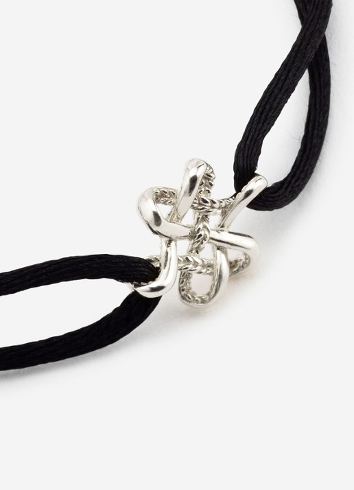 Buddha to Buddha Endless Knot Cord armband van zilver  - detail zwart