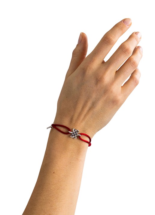 Buddha to Buddha Endless Knot Cord armband van zilver - voorkant 2 rood