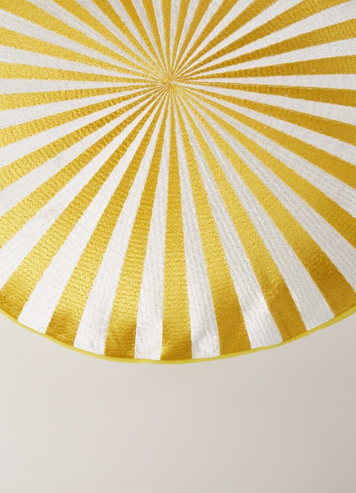Bungalow Circus sierkussen 45 cm - detail 3 geel