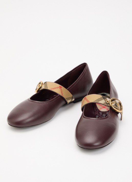 Burberry Ballerina van lamsleer - detail 3 bordeauxrood