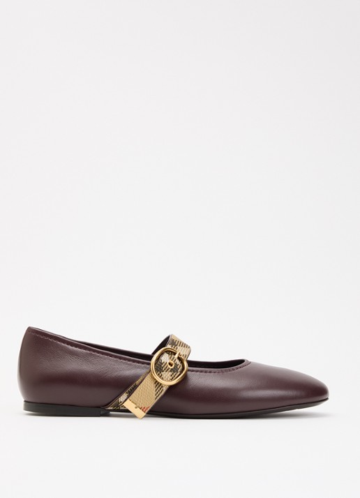 Burberry Ballerina van lamsleer - voorkant 2 bordeauxrood