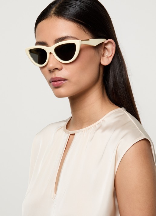Burberry Cat Eye zonnebril BE4436U - voorkant 2 ivoor