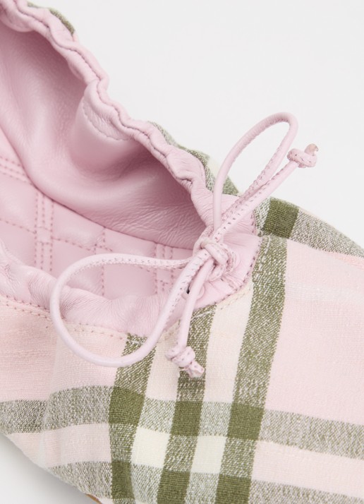 Burberry Fawn ballerina met details van lamsleer en ruitdessin - detail 7 lichtroze